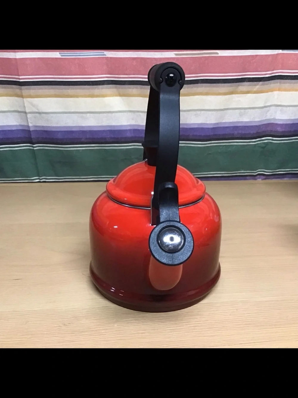 LeCreuset 1.25Quart / 1.1L , Classic Kettle, Red/Cerise/Ombre.